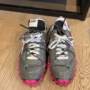 Off-White Nike Waffle Racer - Like New!